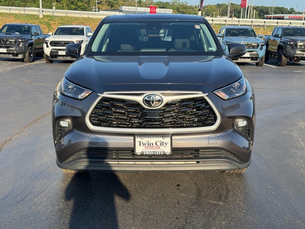 Toyota Highlander Vehicle Image 10