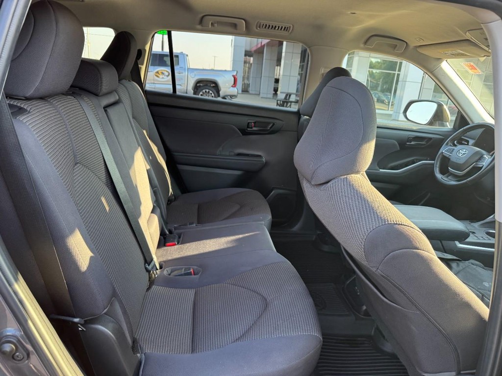 Toyota Highlander Vehicle Image 12