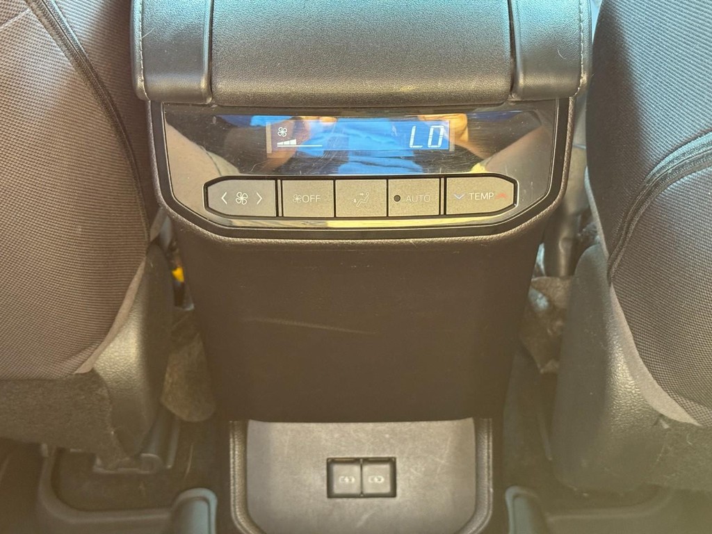 Toyota Highlander Vehicle Image 13