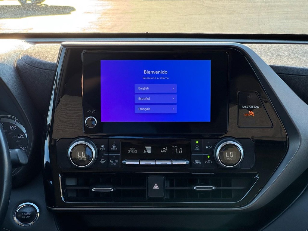 Toyota Highlander Vehicle Image 16
