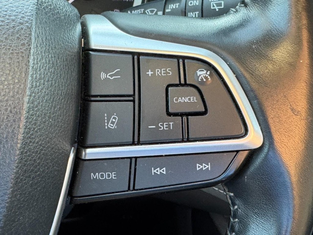 Toyota Highlander Vehicle Image 22