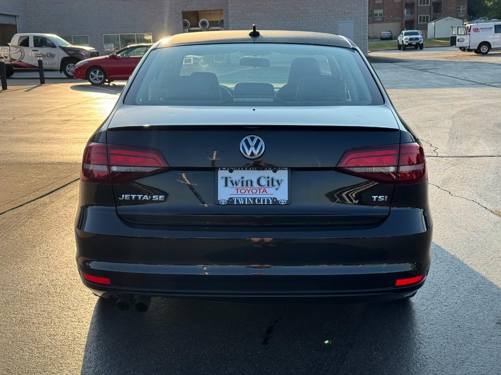 Volkswagen Jetta Vehicle Image 4