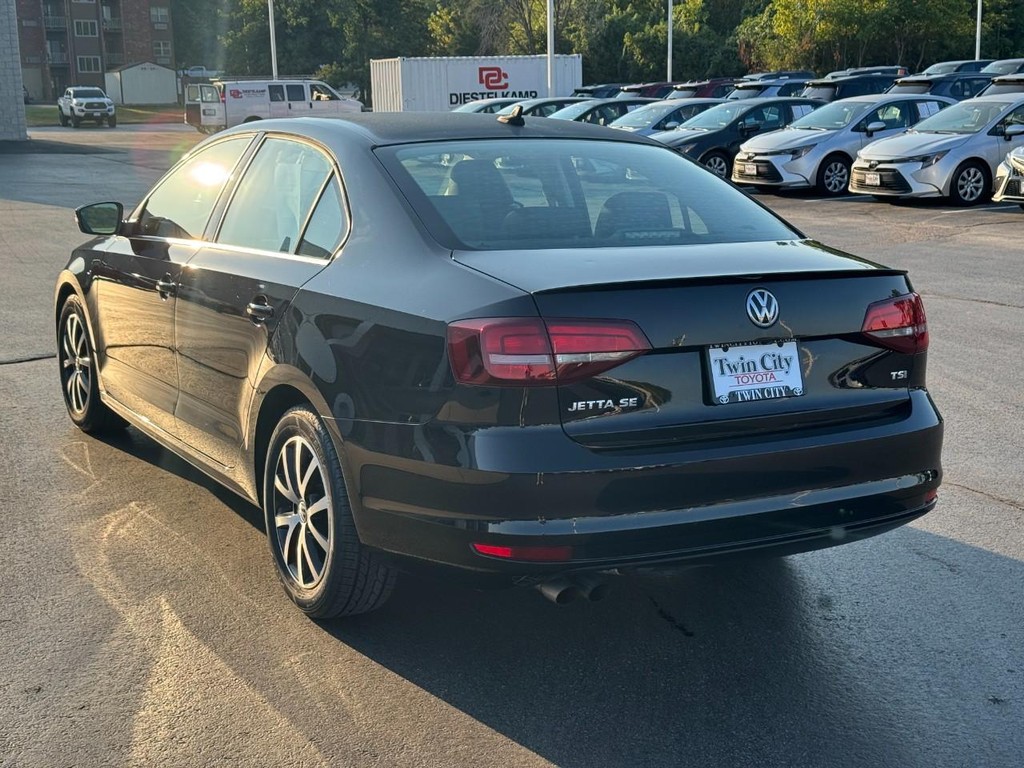 Volkswagen Jetta Vehicle Image 7