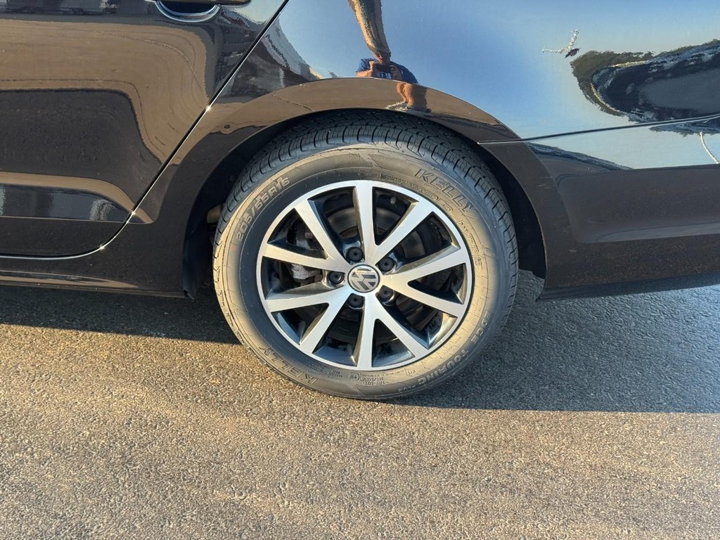 Volkswagen Jetta Vehicle Image 8