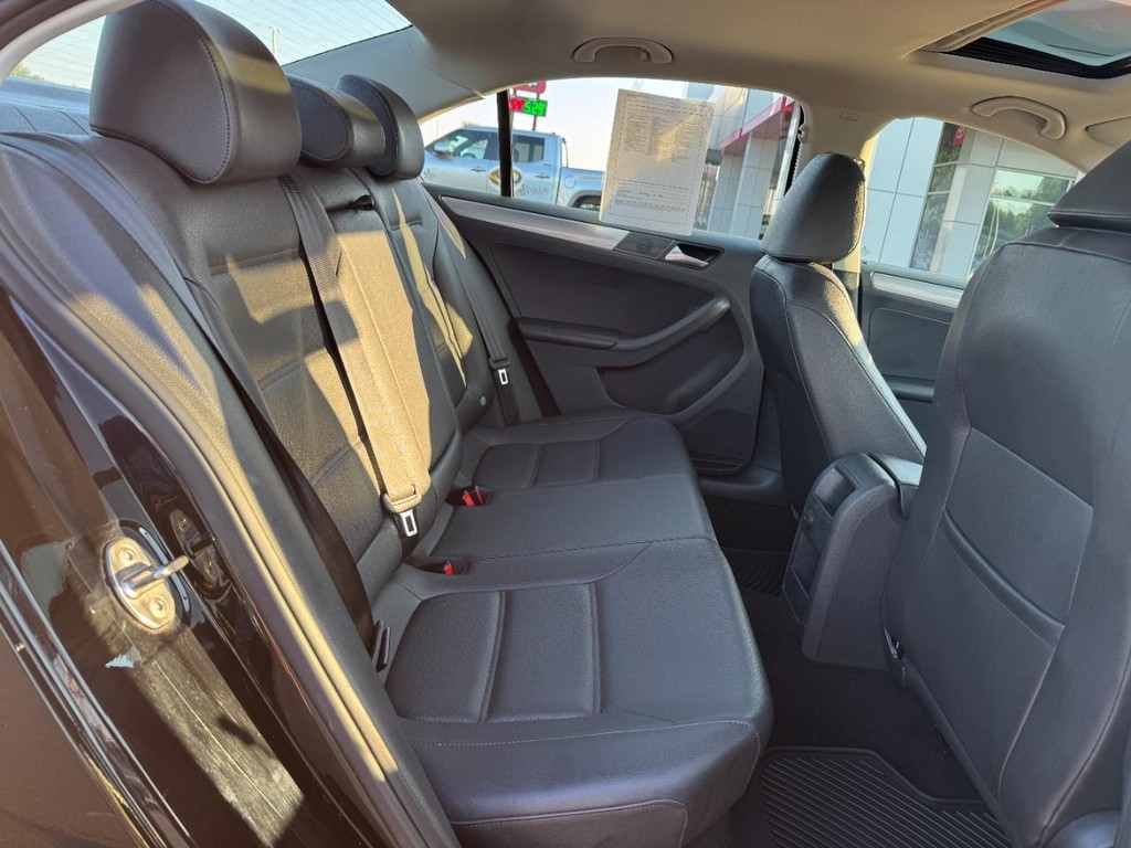 Volkswagen Jetta Vehicle Image 11