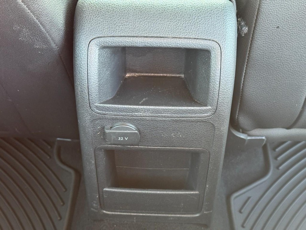 Volkswagen Jetta Vehicle Image 12