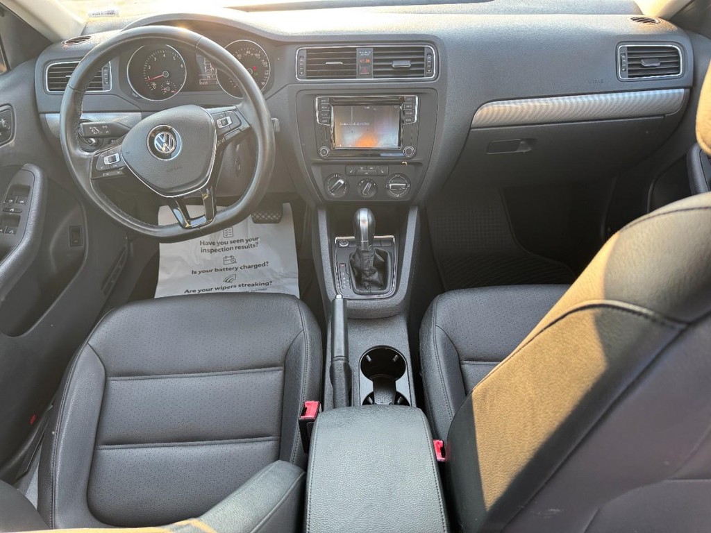 Volkswagen Jetta Vehicle Image 13