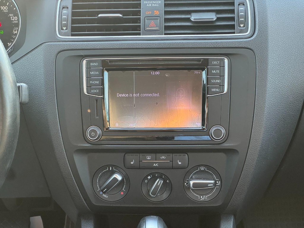 Volkswagen Jetta Vehicle Image 15