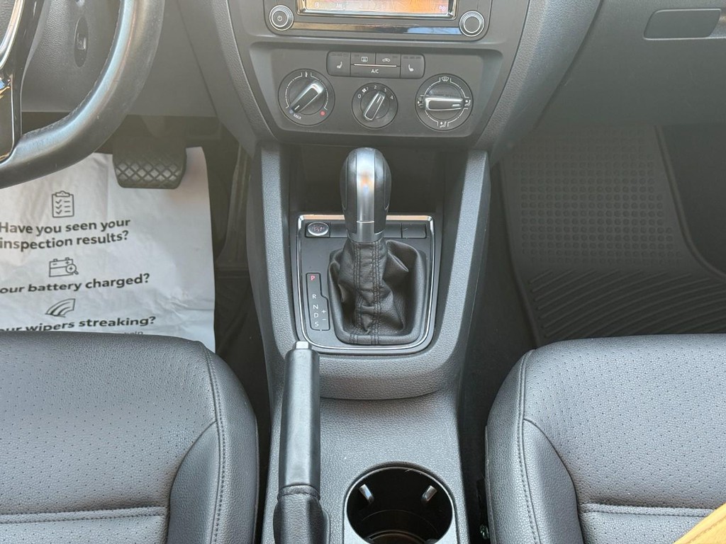 Volkswagen Jetta Vehicle Image 16