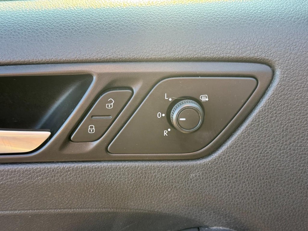 Volkswagen Jetta Vehicle Image 18