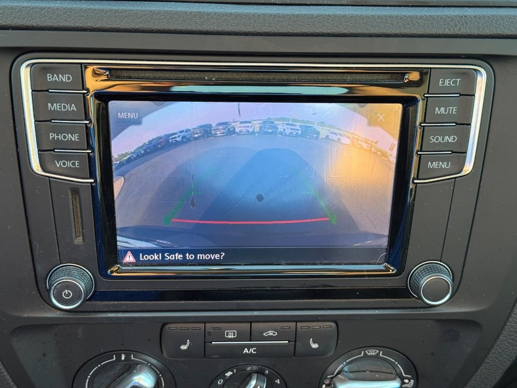 Volkswagen Jetta Vehicle Image 24