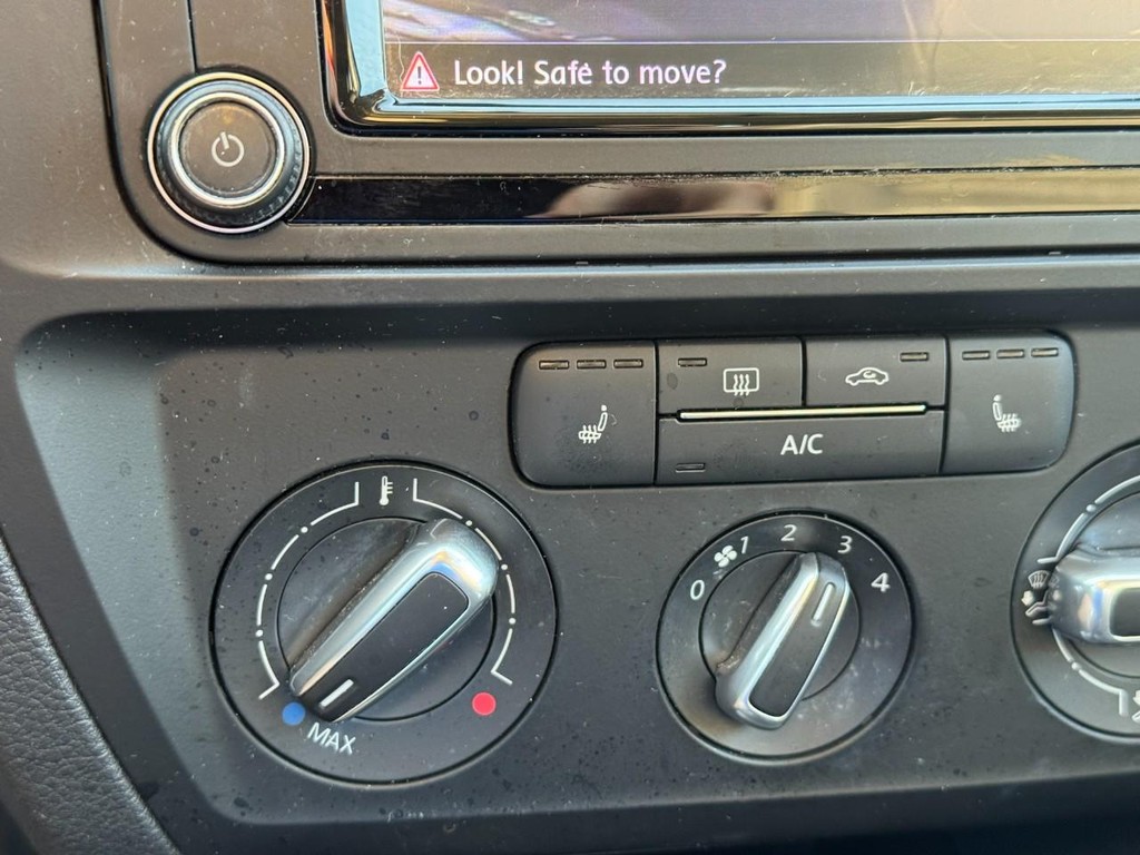 Volkswagen Jetta Vehicle Image 25