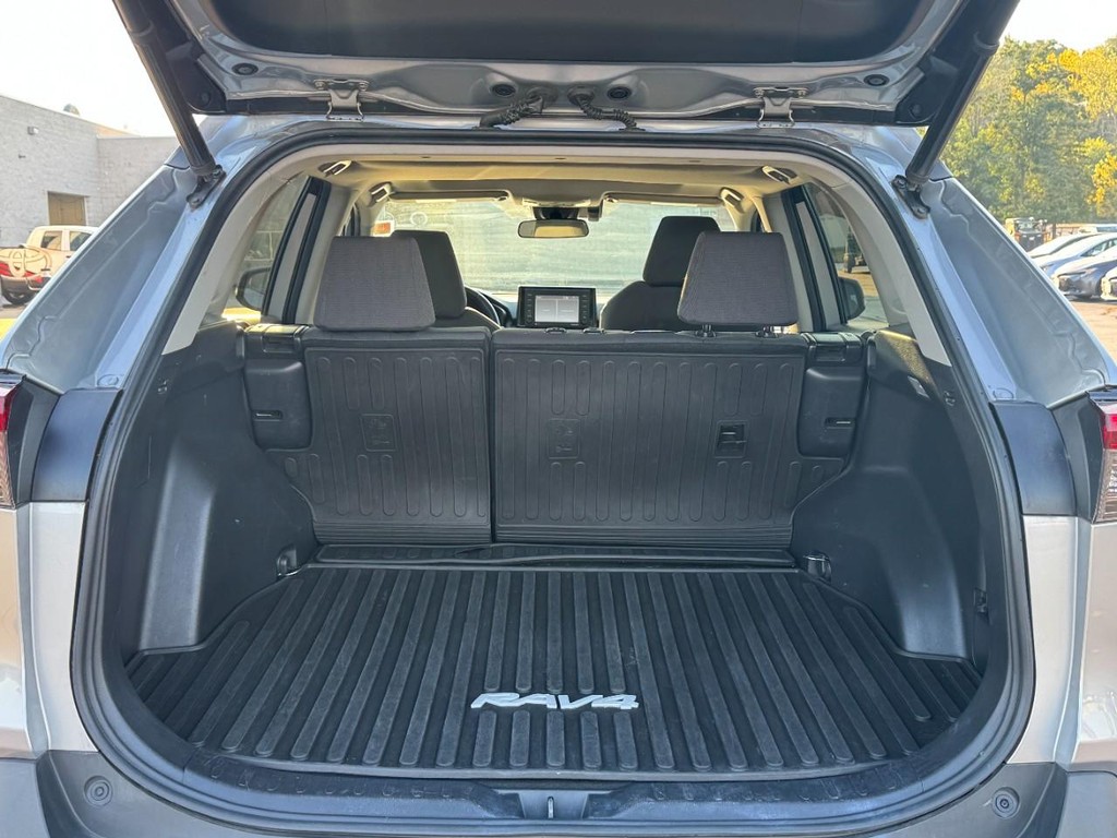 Toyota RAV4 Vehicle Image 6