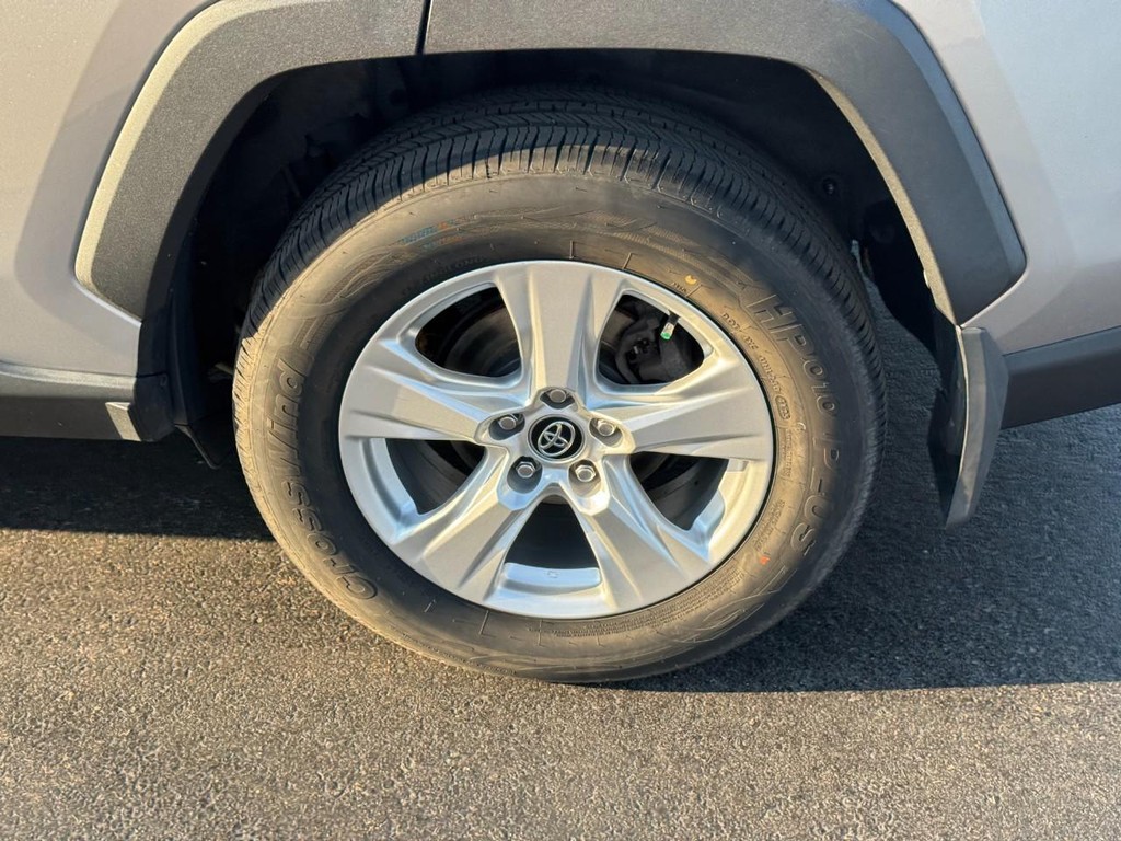 Toyota RAV4 Vehicle Image 8