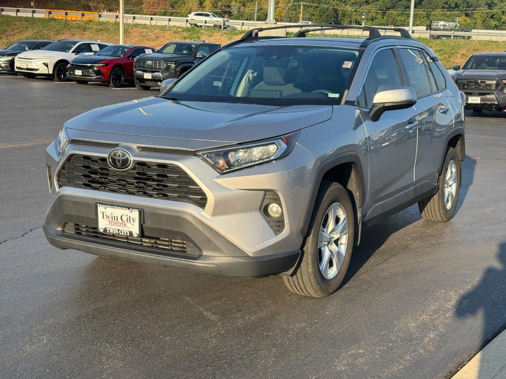 Toyota RAV4 Vehicle Image 9