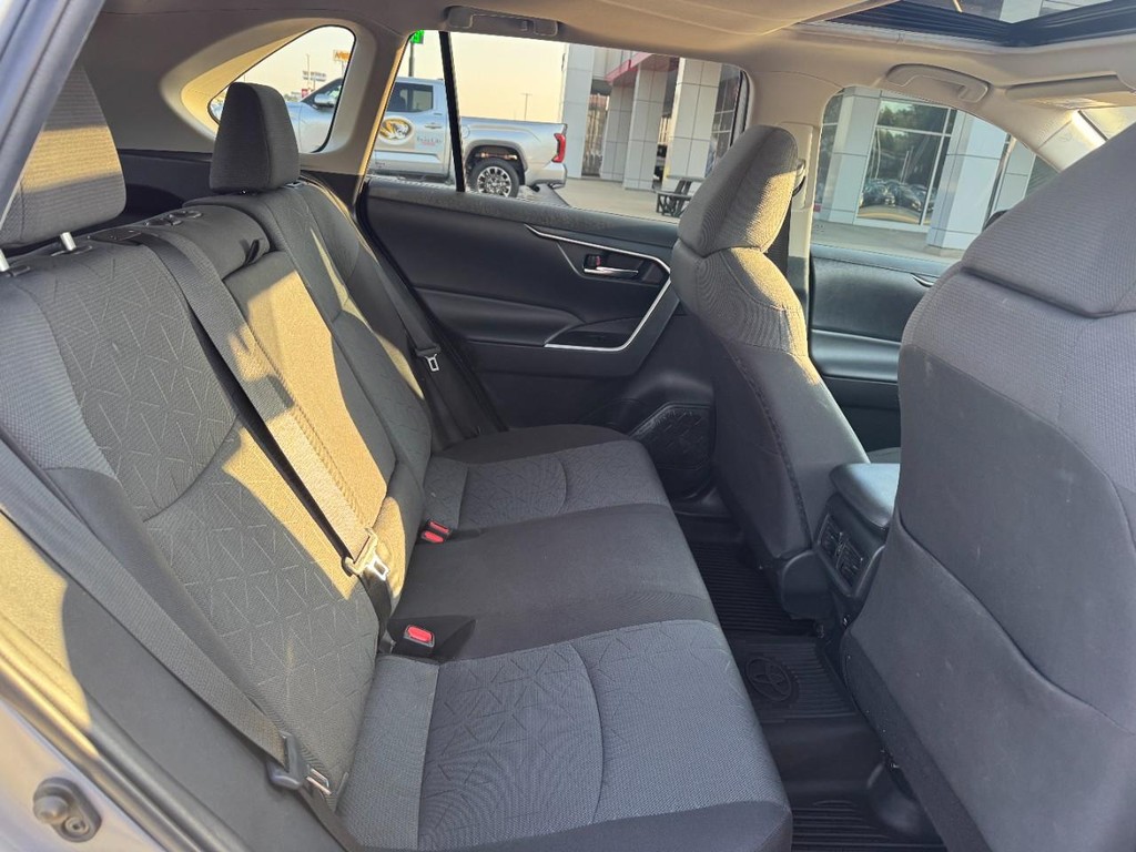 Toyota RAV4 Vehicle Image 11