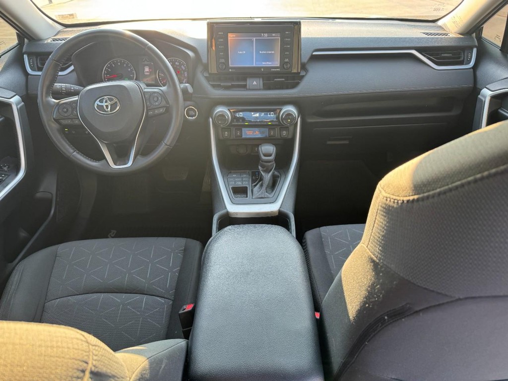 Toyota RAV4 Vehicle Image 13
