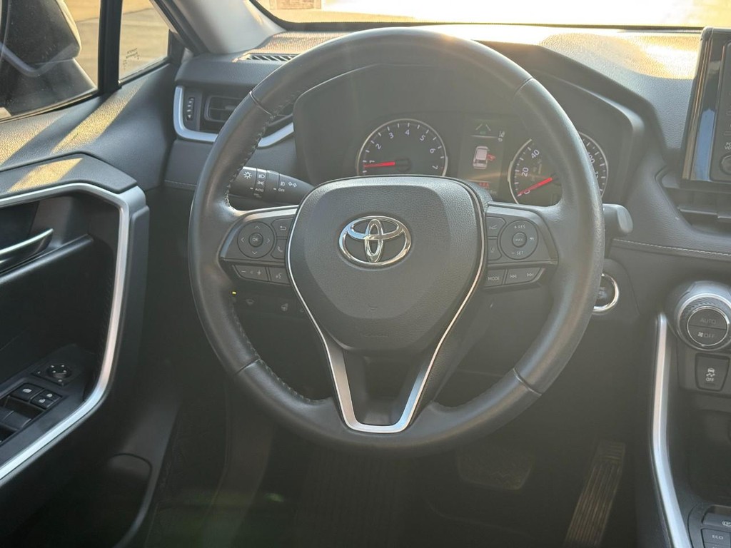 Toyota RAV4 Vehicle Image 14