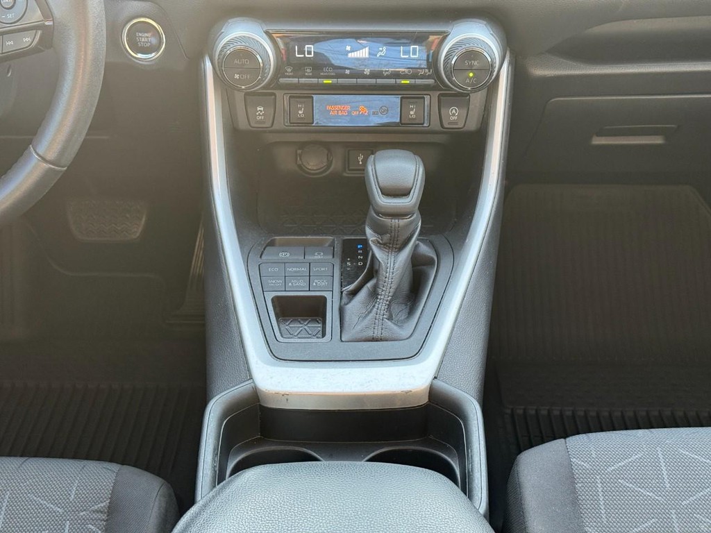 Toyota RAV4 Vehicle Image 16