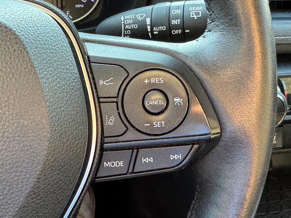 Toyota RAV4 Vehicle Image 21