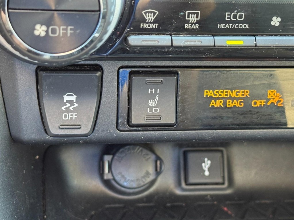 Toyota RAV4 Vehicle Image 25