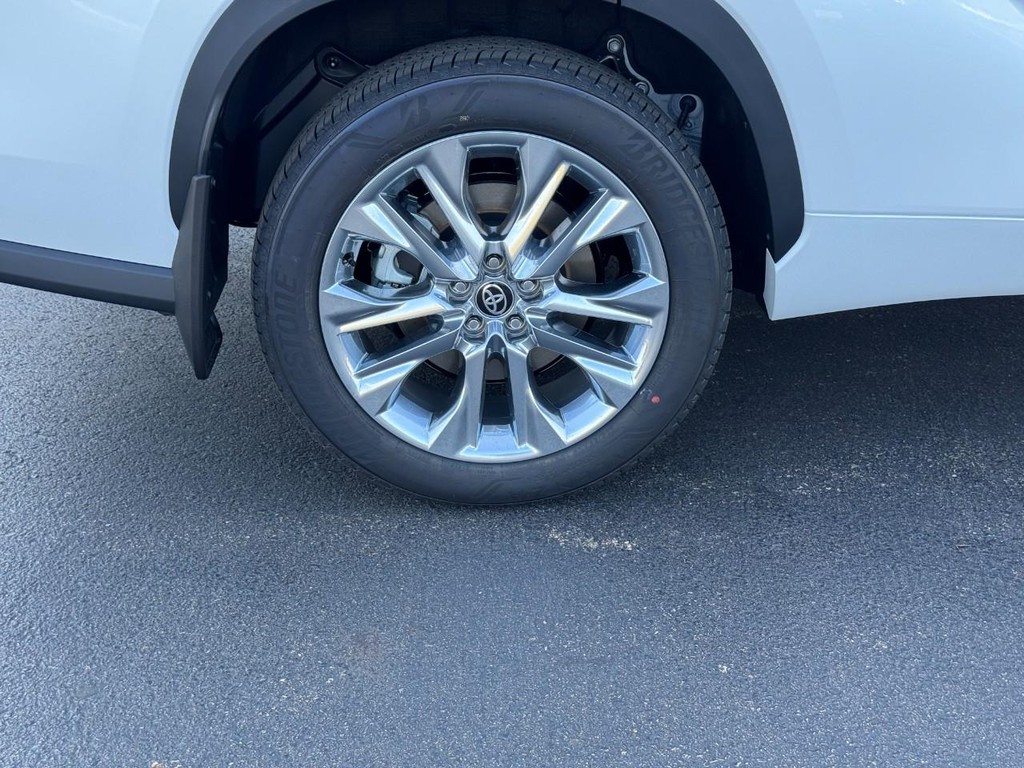 Toyota Highlander Vehicle Image 3