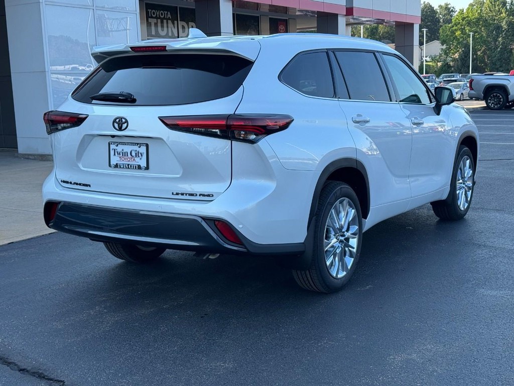 Toyota Highlander Vehicle Image 4