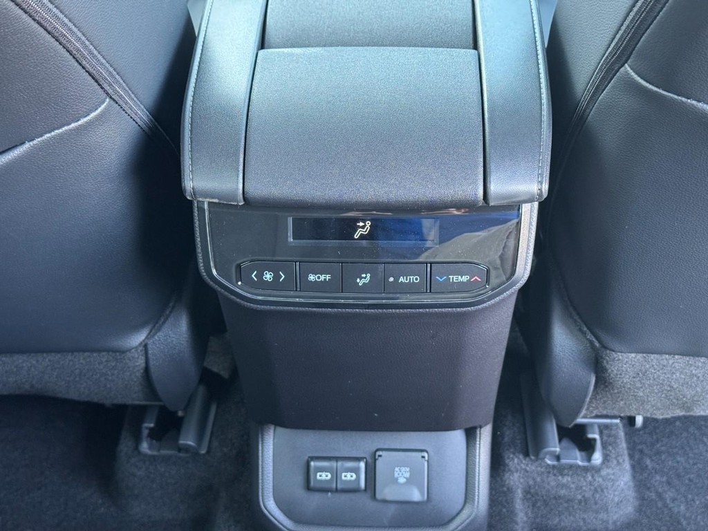 Toyota Highlander Vehicle Image 8