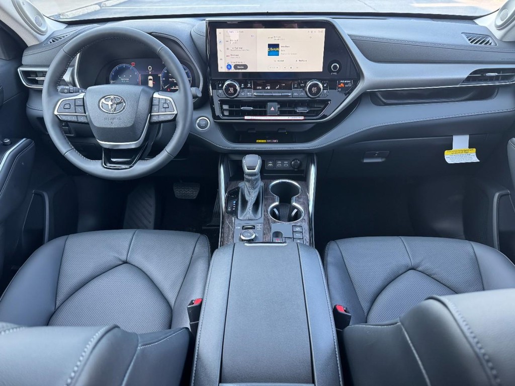 Toyota Highlander Vehicle Image 9