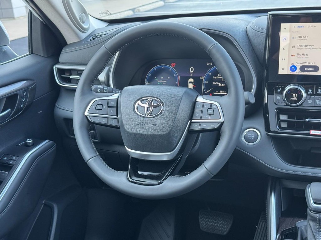 Toyota Highlander Vehicle Image 10