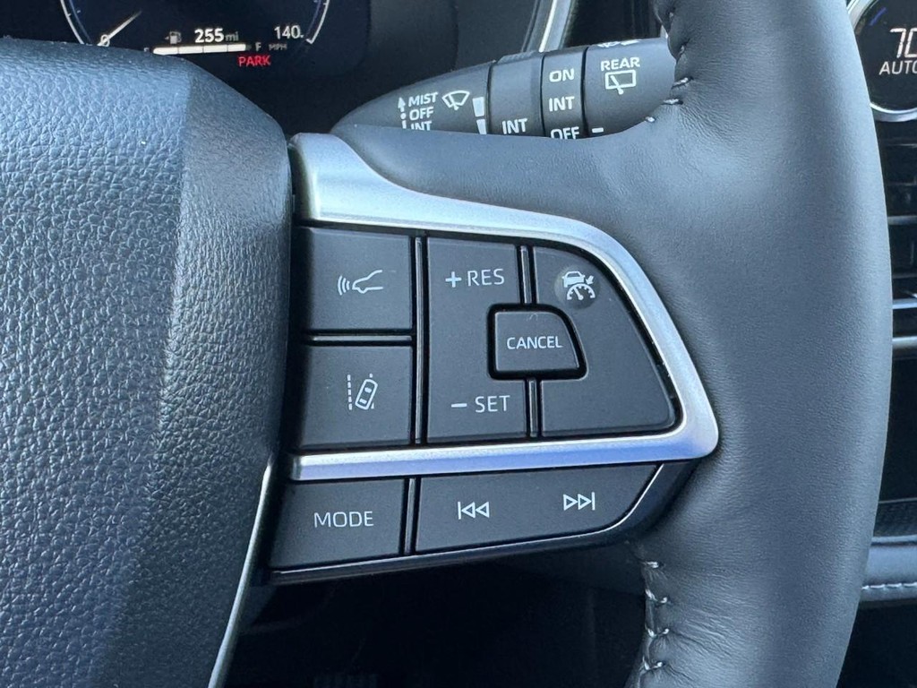 Toyota Highlander Vehicle Image 18