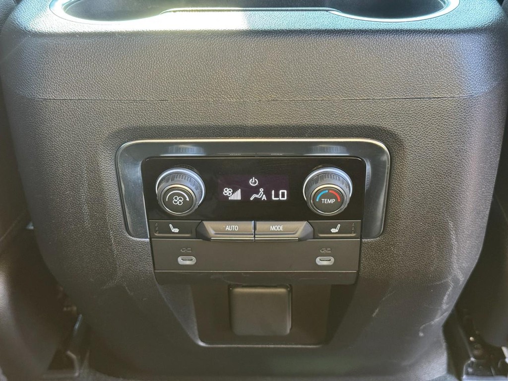 Chevrolet Tahoe Vehicle Image 13