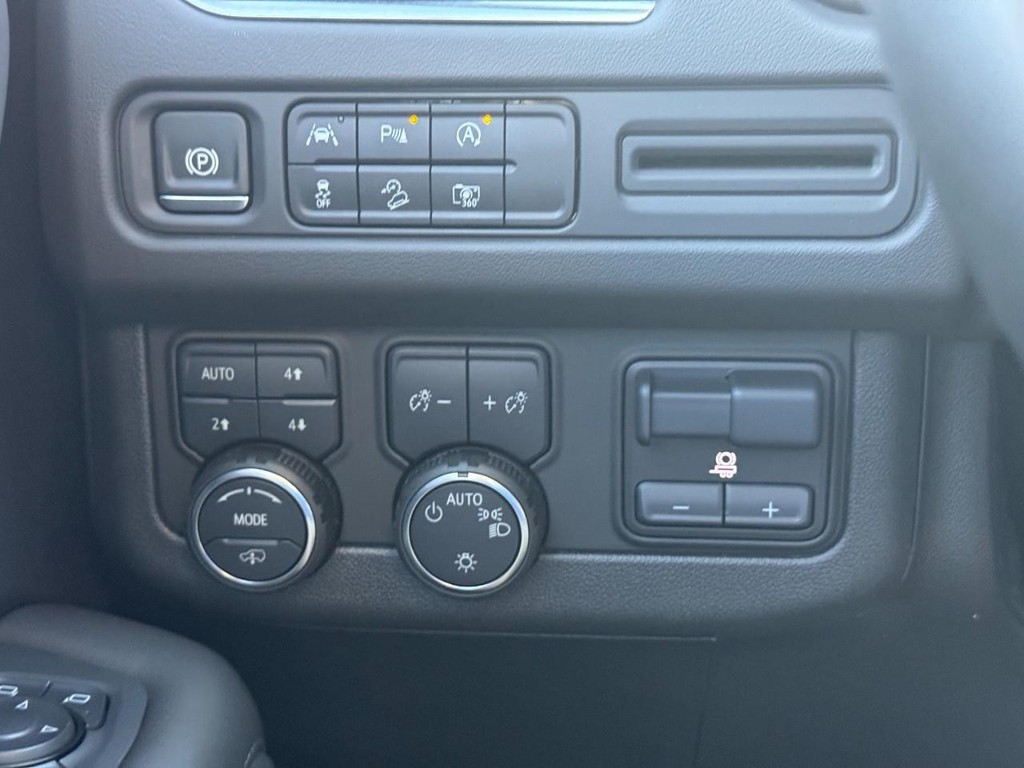 Chevrolet Tahoe Vehicle Image 20