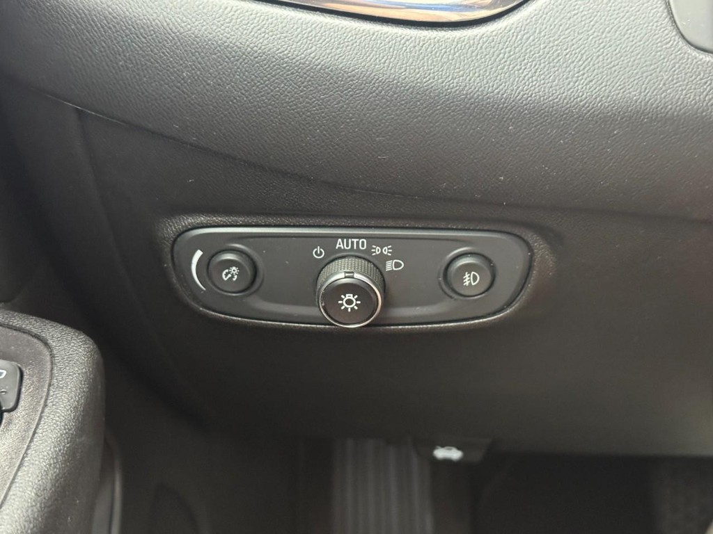 Chevrolet Equinox Vehicle Full-screen Gallery Image 18