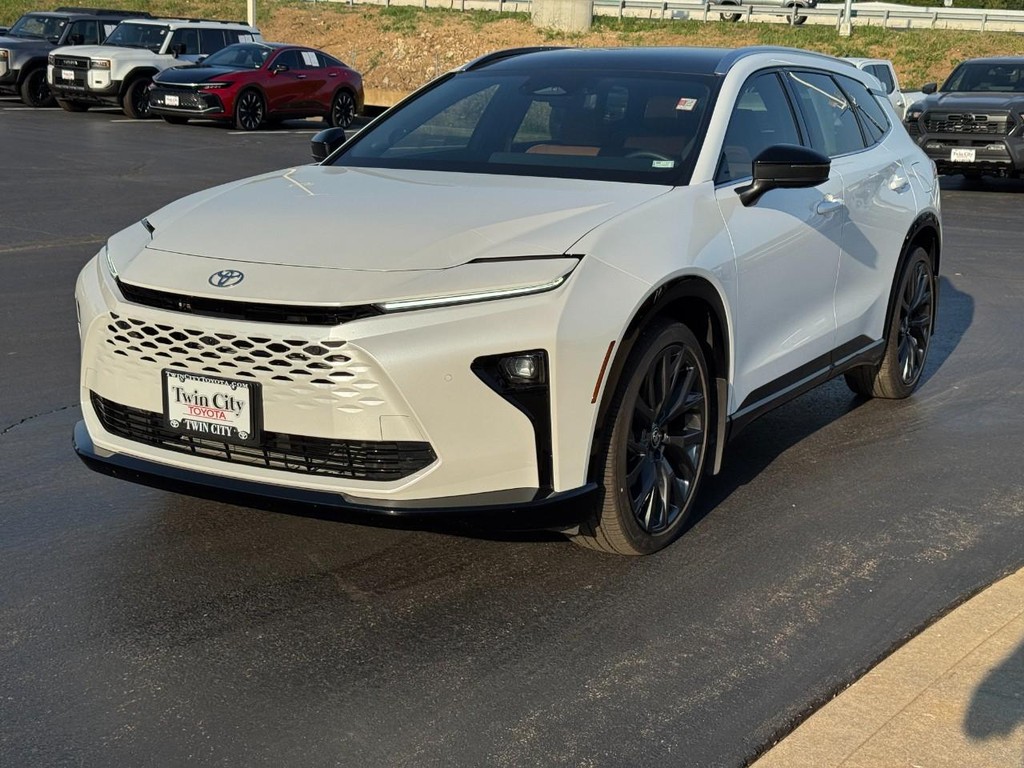 Toyota Crown Signia Vehicle Image 9