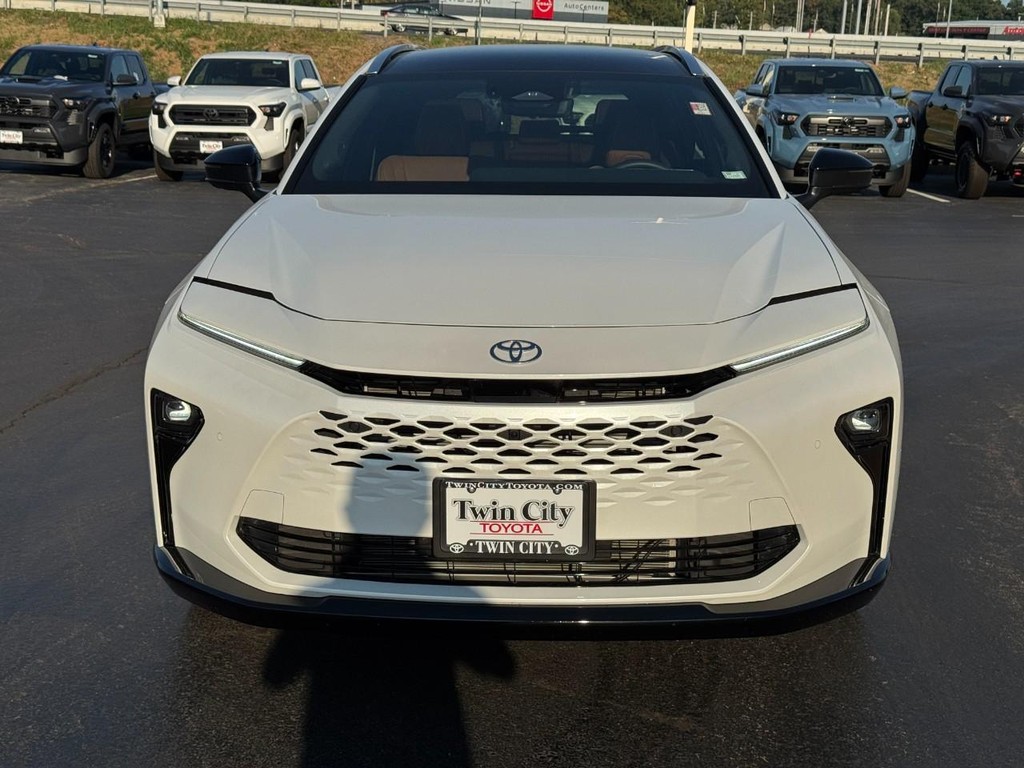 Toyota Crown Signia Vehicle Image 10
