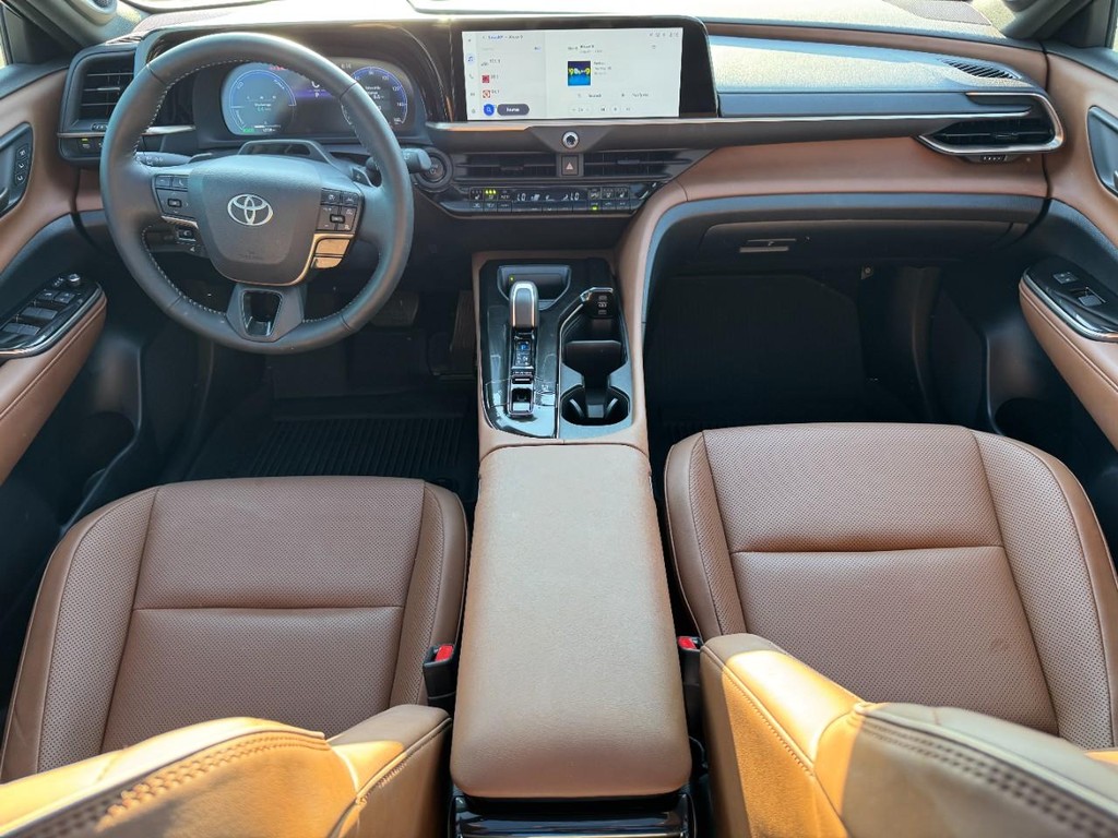 Toyota Crown Signia Vehicle Image 13