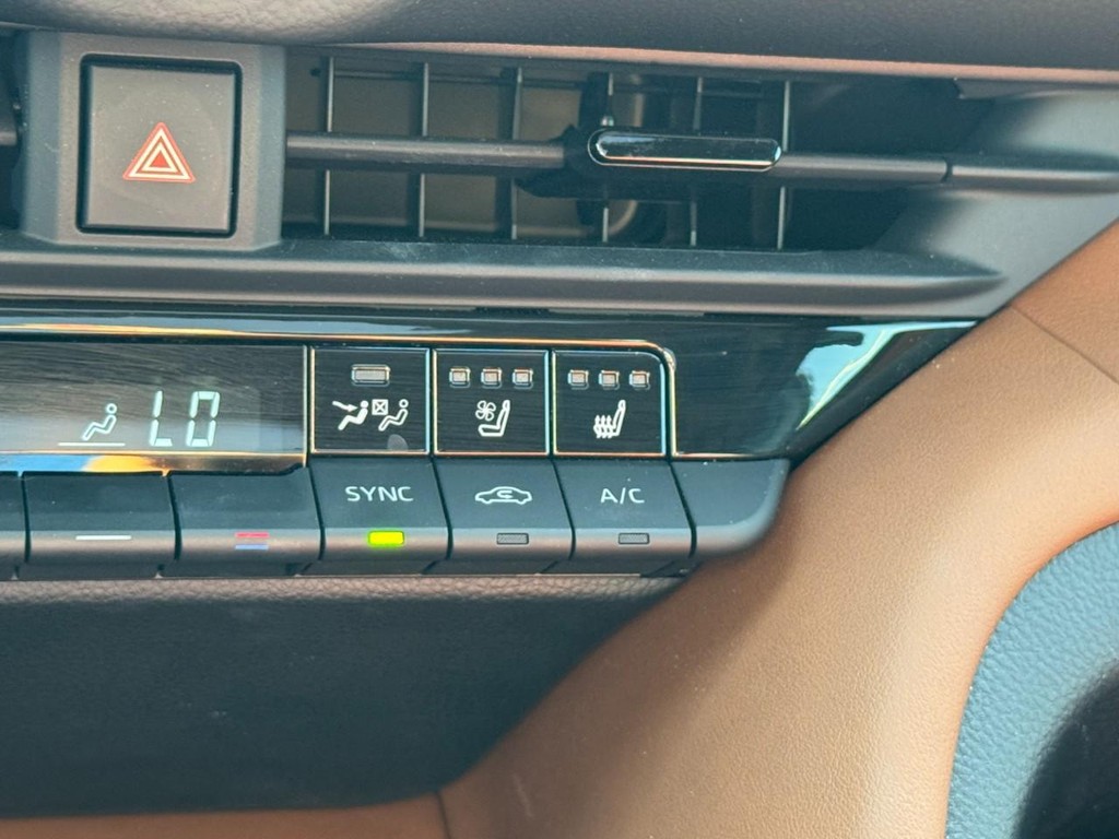 Toyota Crown Signia Vehicle Image 26