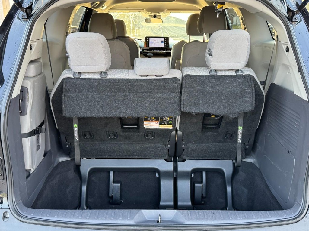 Toyota Sienna Vehicle Image 6