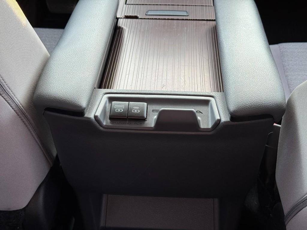 Toyota Sienna Vehicle Image 13