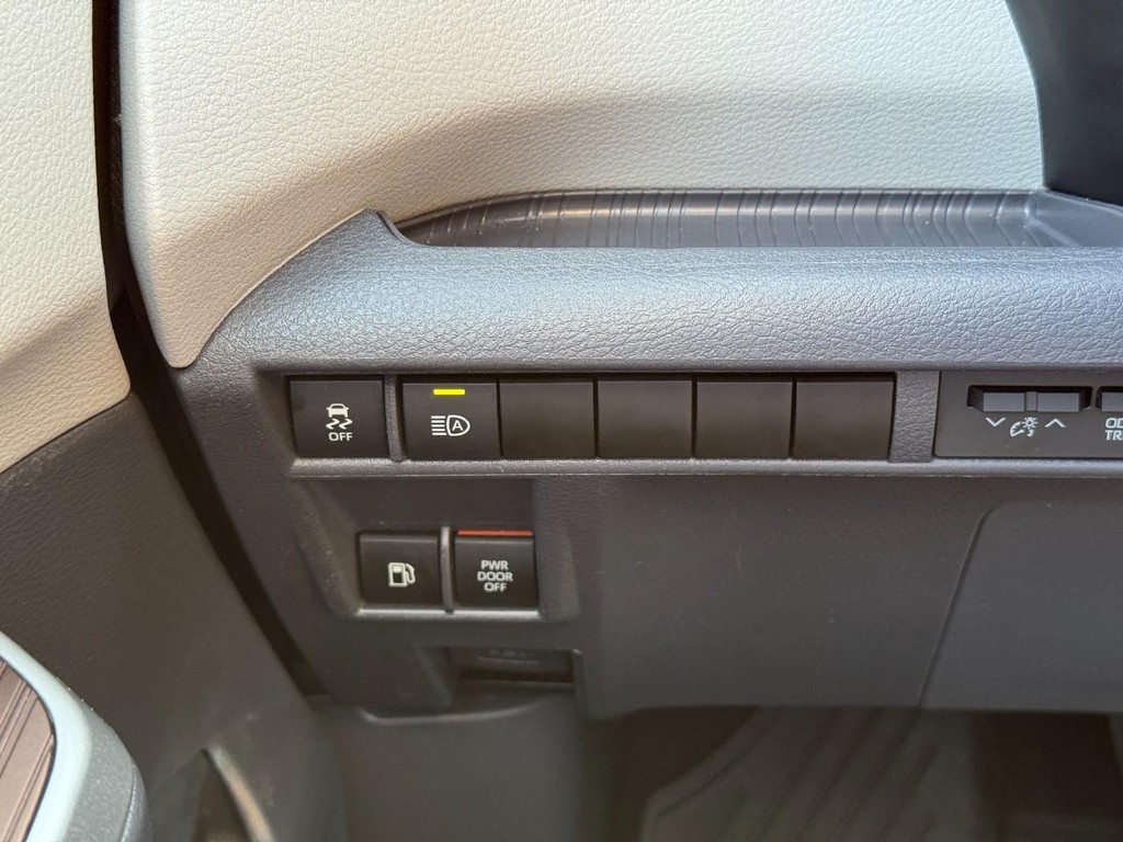 Toyota Sienna Vehicle Image 20