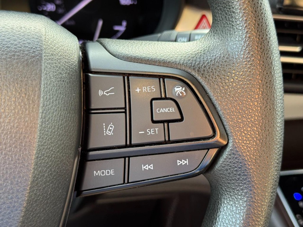 Toyota Sienna Vehicle Image 22