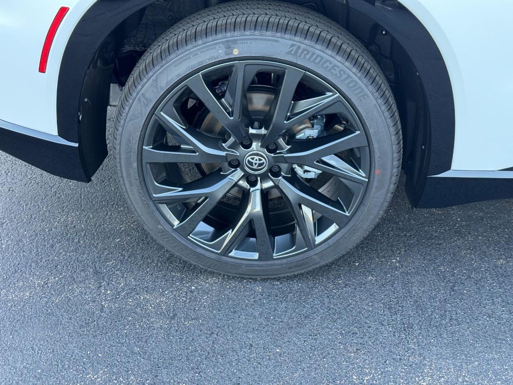 Toyota Crown Signia Vehicle Image 3