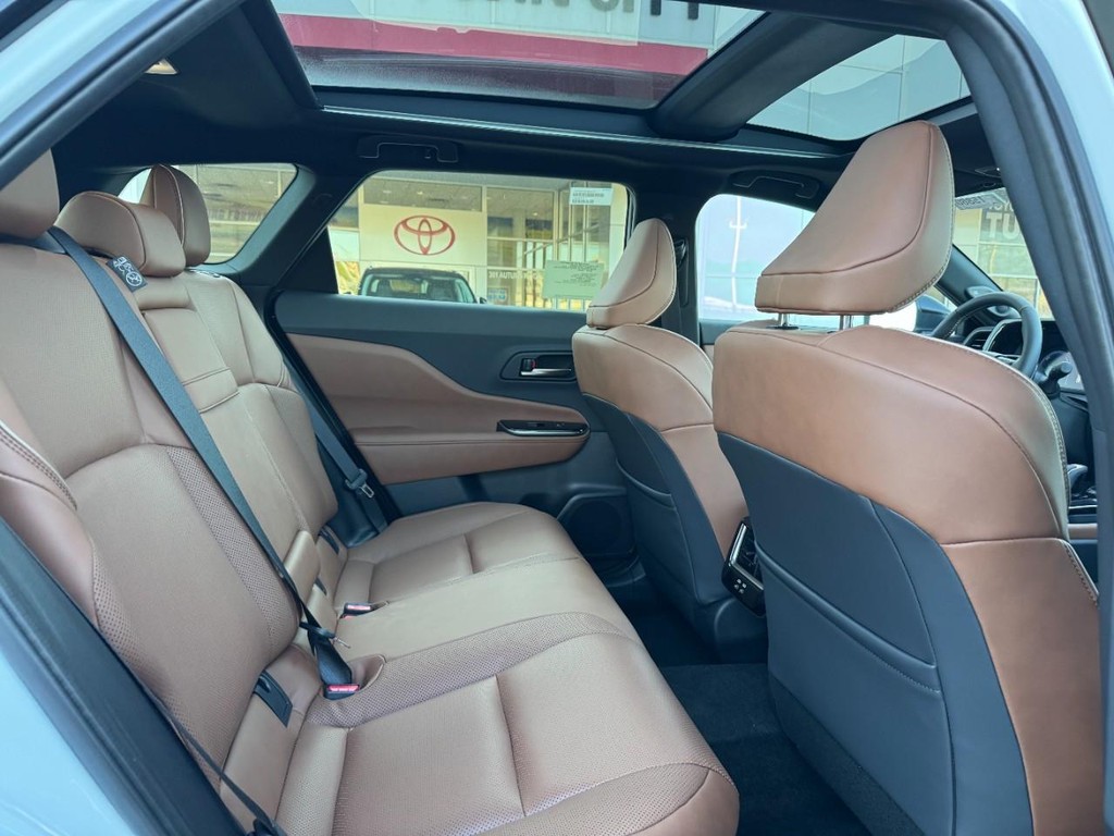 Toyota Crown Signia Vehicle Image 5