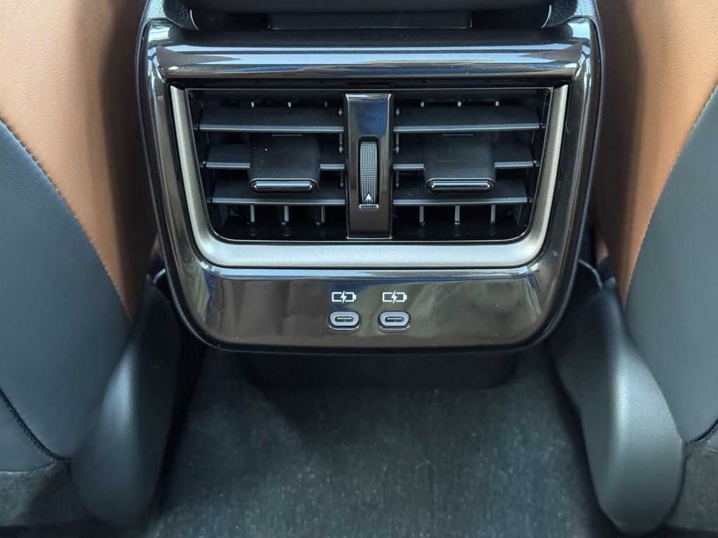 Toyota Crown Signia Vehicle Image 6