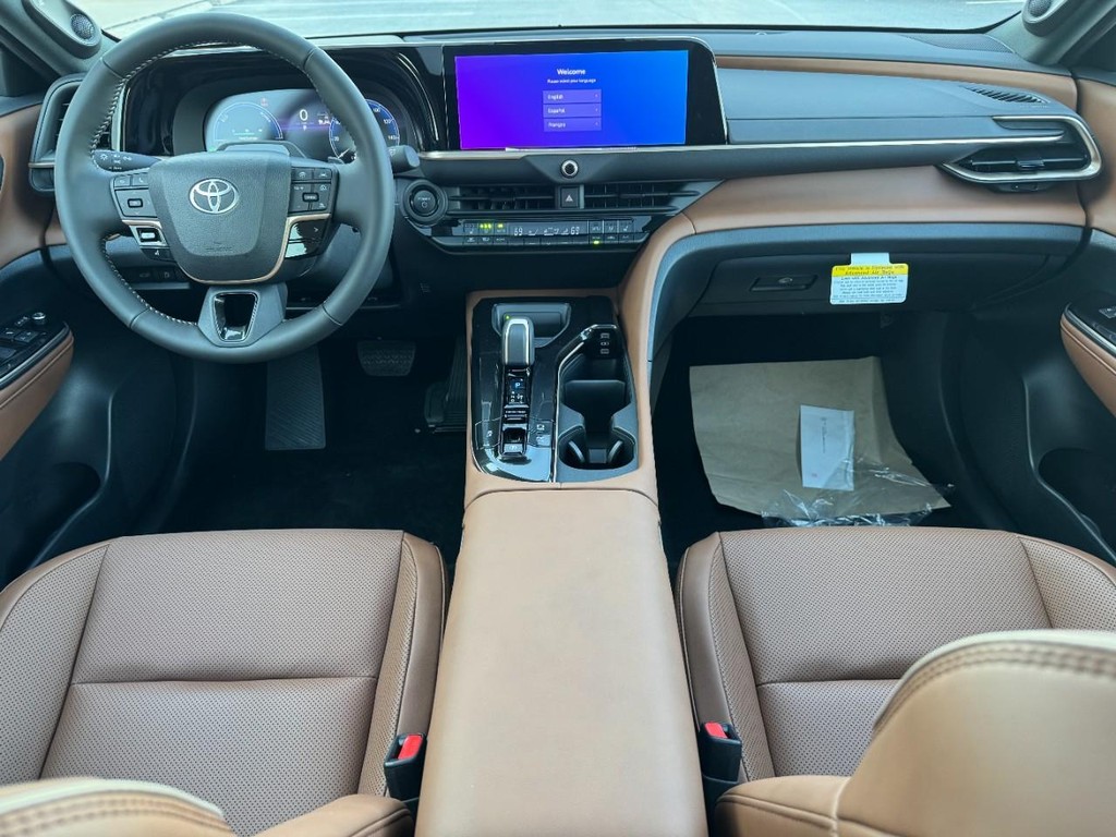 Toyota Crown Signia Vehicle Image 7