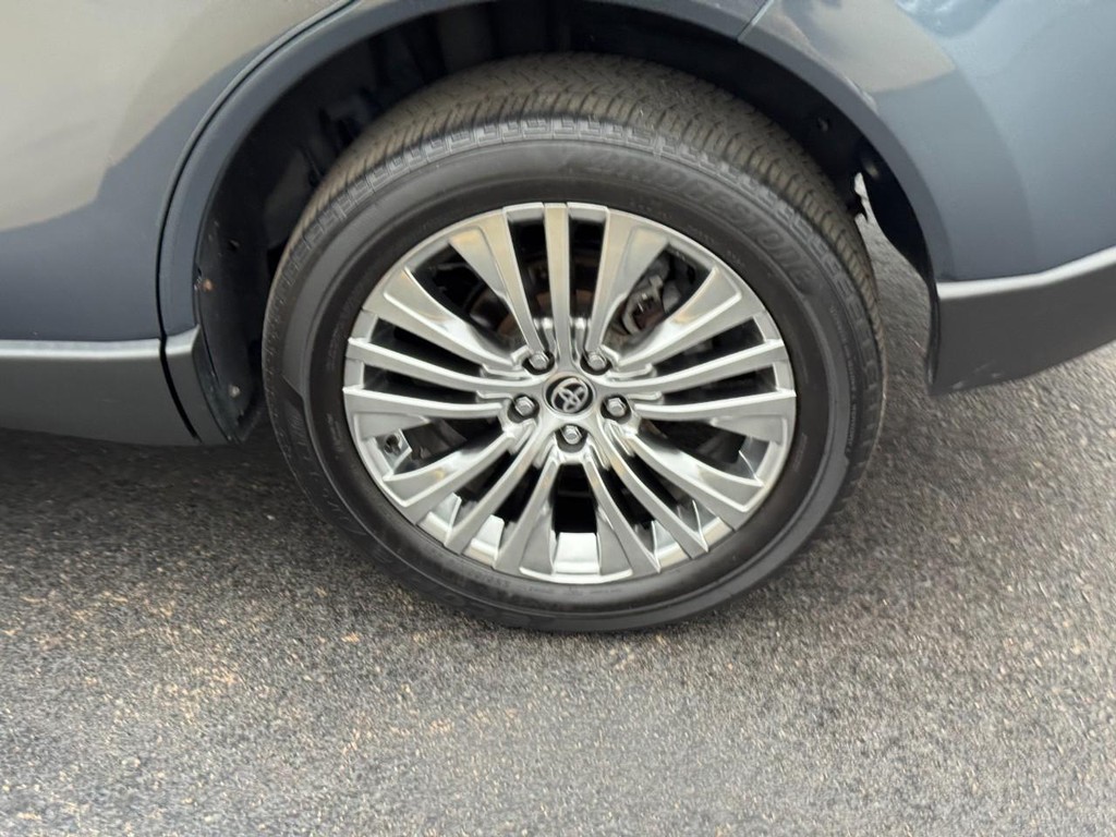 Toyota Venza Vehicle Image 8