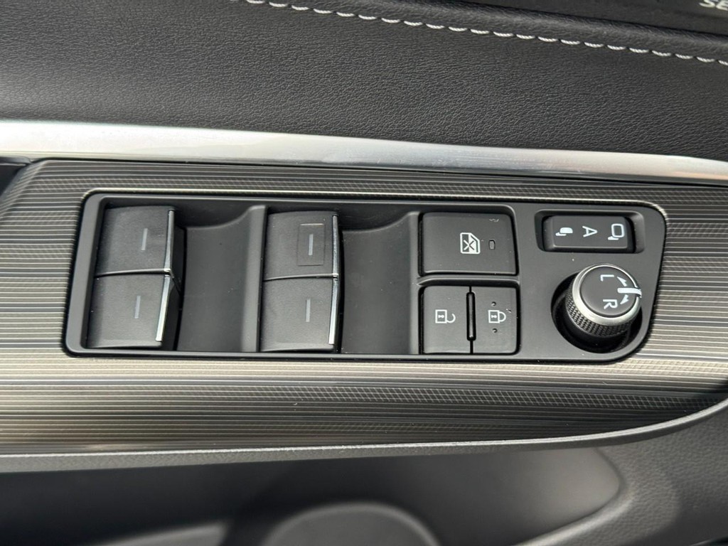 Toyota Venza Vehicle Image 16