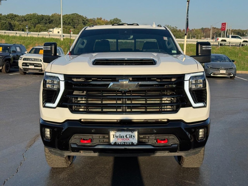 Chevrolet Silverado 2500HD Vehicle Full-screen Gallery Image 10