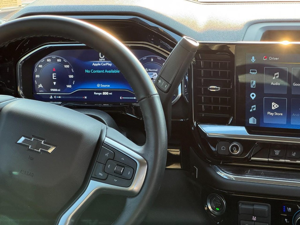 Chevrolet Silverado 2500HD Vehicle Full-screen Gallery Image 17